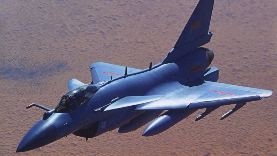 进攻才是最好的防守!歼10挂载神秘导弹昭示空军重大改变