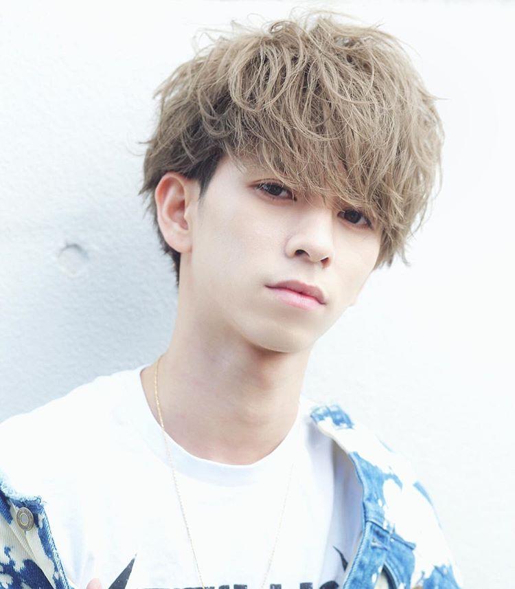 男生烫头发夏天很流行