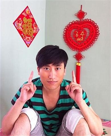 在赵本山的父亲病重及去世期间,正是吴海元一直陪伴老人身边,操办老人