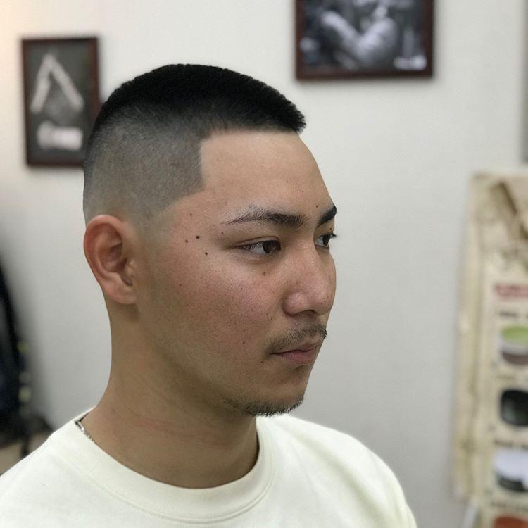 发型剪的好板寸头也很帅