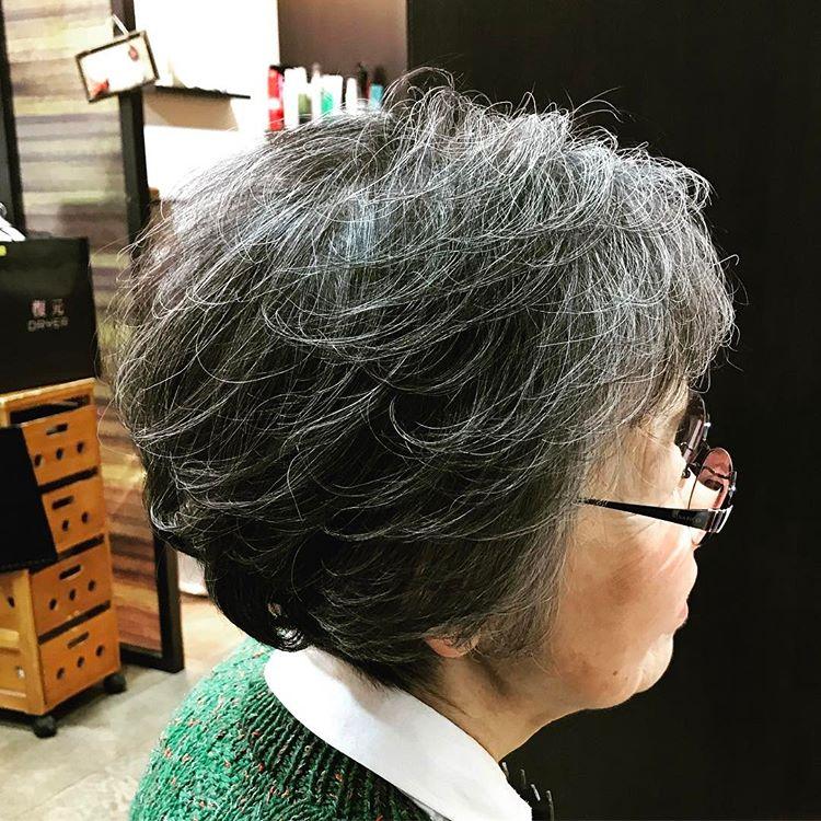 中老年发型这样剪,端庄又优雅