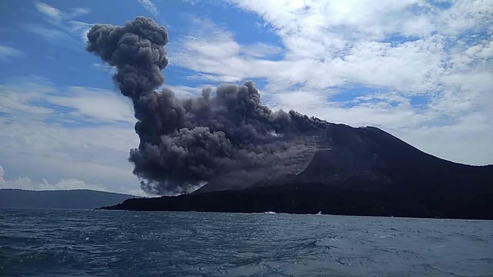 印尼巴厘岛火山爆发大批航班延误6月已成火山爆发月