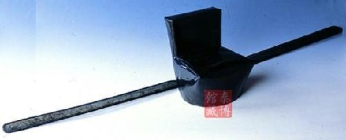 这种官帽后世称作为长翅帽!