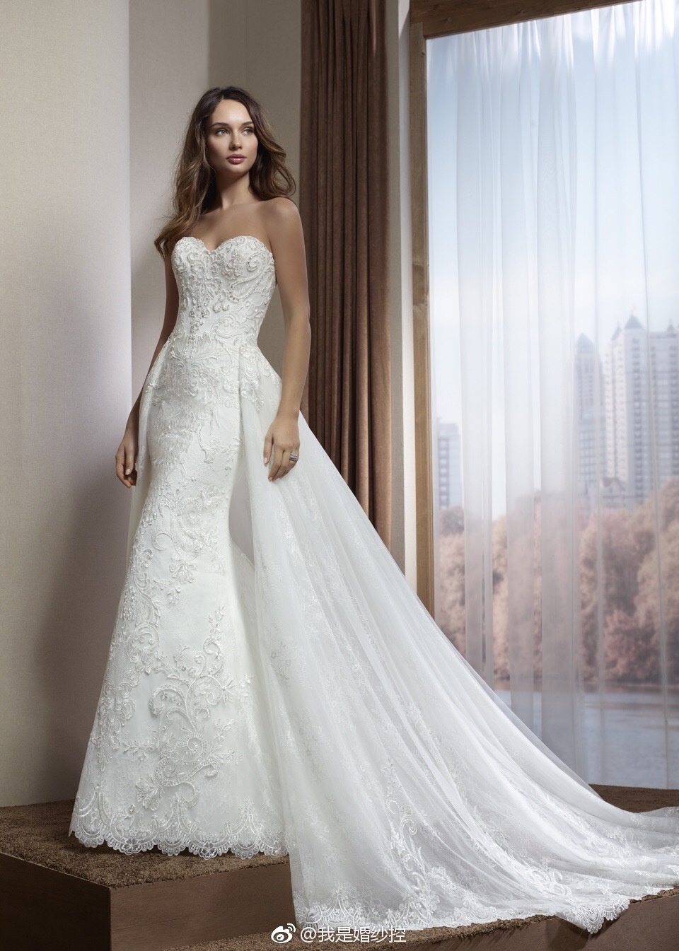 来自法国的婚纱品牌divina sposa,简约现代的设计,你们喜欢吗