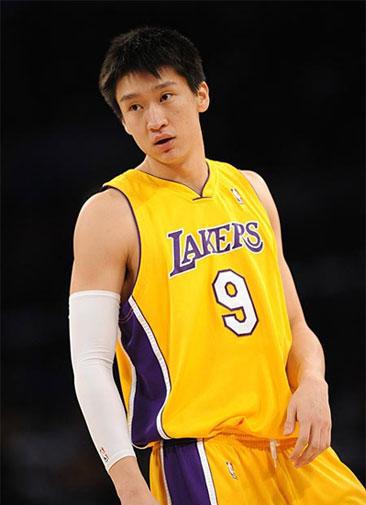 中国国内篮球运动员年薪排行榜,谁赚的最多