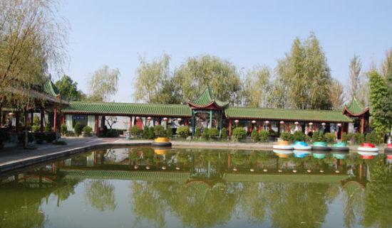 汉中民间文化汇集地巴山汉水间秦巴民俗村四季如春绚丽多彩