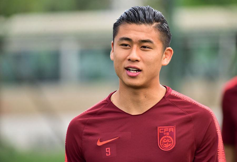 荷甲50大新星:张玉宁在列,速度快,空中对抗好,运球能力出众