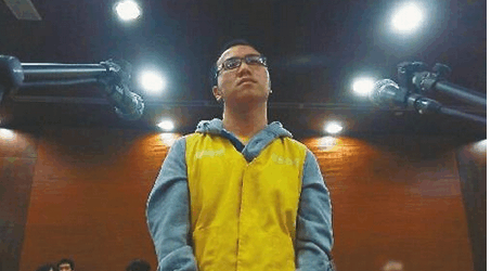 他是汶川地震小英雄, 免试上重点高中, 却因涉嫌诈骗被判入狱