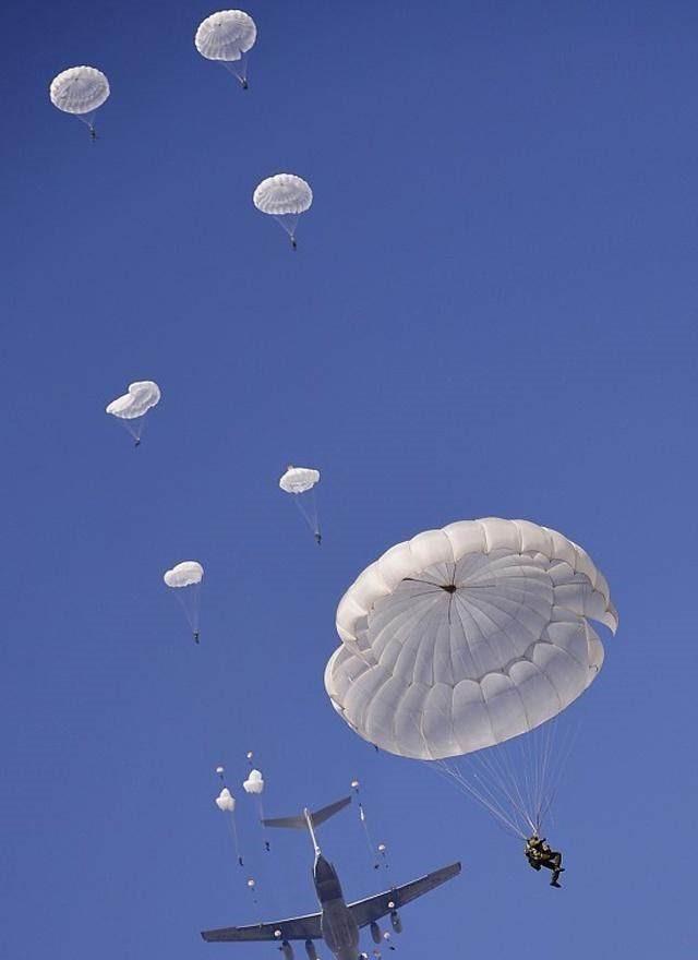 伞兵的降落伞为什么是白色的?