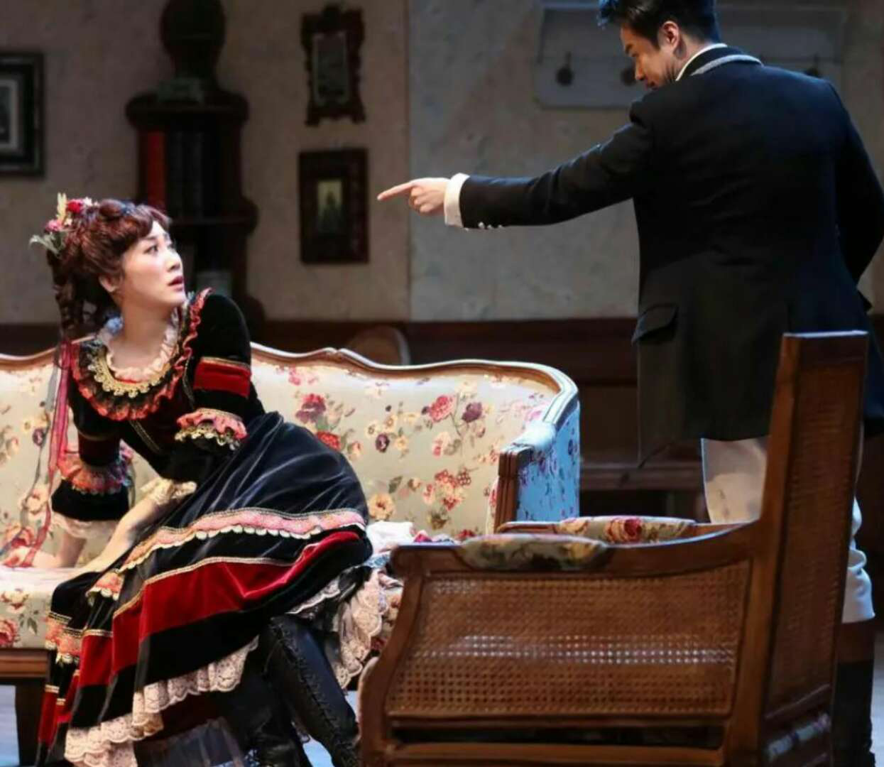 这是男人女人必看的话剧 《玩偶之家》女性独立不是威胁是进步