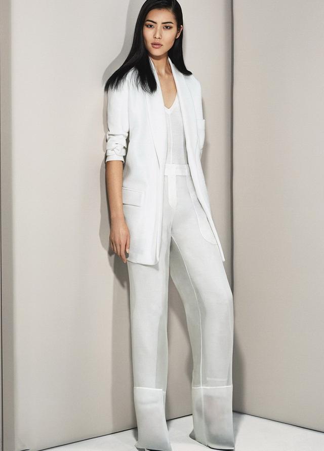 刘雯时尚穿搭,风格百变,气质靓丽,身材高挑!