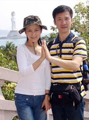 琼女郎何音近照低调再婚越活越年轻