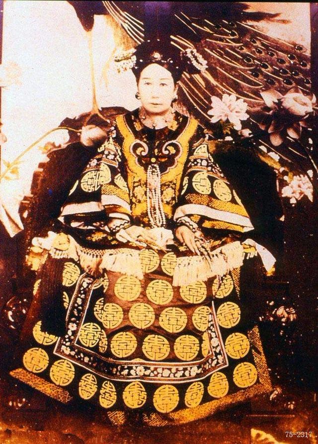 慈禧到底有多霸气,一组老照片让你一目了然,最后两张无比震撼