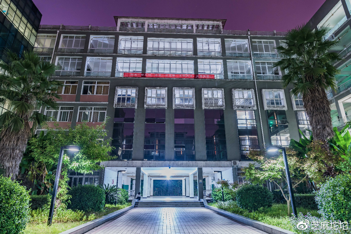 三职夜景期待与你相遇