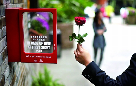 在小编的印象里,法国是浪漫的代名词,巴黎街头玫瑰应急箱就是一个以