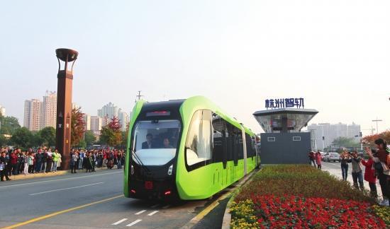 全球首列智轨列车在株洲"上路"试运行 未来可无人驾驶
