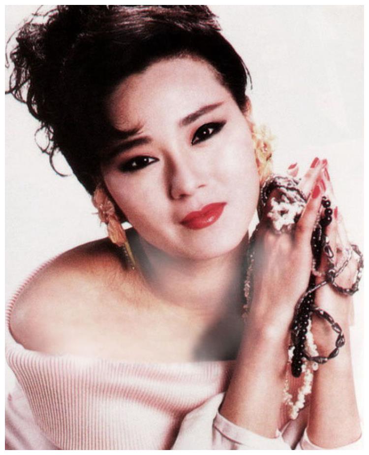 当红息影经商身家过亿,与小19岁富商言欢无果,今60岁孤独度