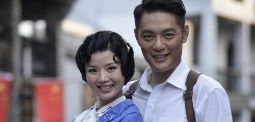 她花21年捧红丈夫,却不敌嫩模3个月追求,如今和儿子相依为命