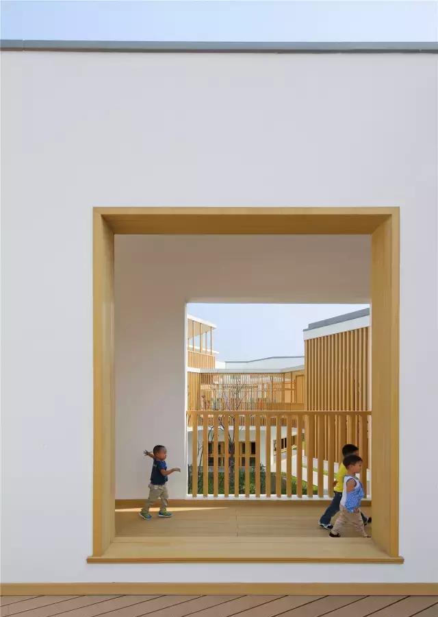 长得像巨型蜂巢的华东师范大学附属双语幼儿园让野孩子爽呆