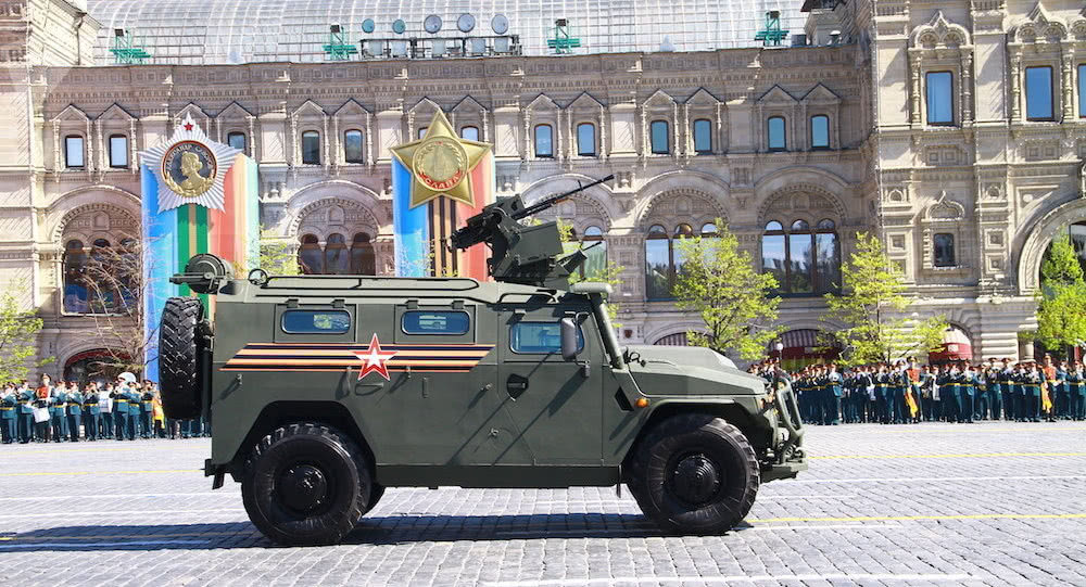 图片:虎式装甲车和遥控武器站.12,"山雀"电子干扰装置.