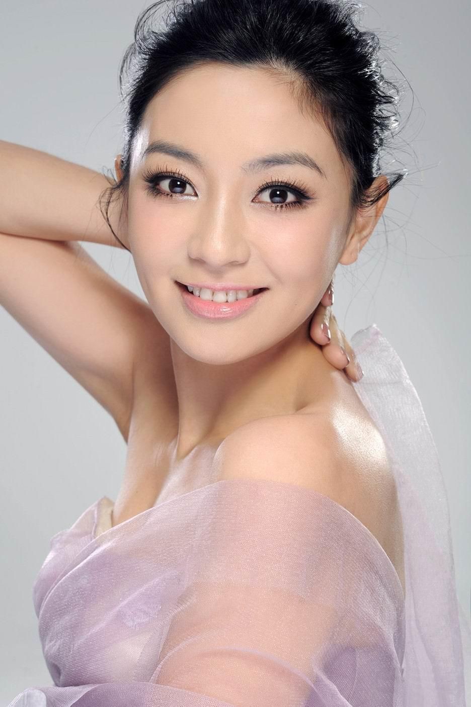 陈秀丽微博祝贺新加坡男星周初明生日,还称要承包百岁寿宴来报恩