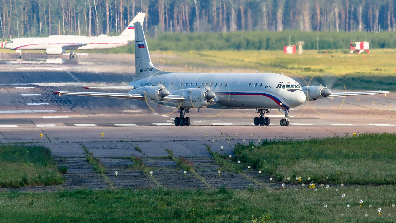 苏联伊尔18涡桨式运输机,它就是在叙利亚坠毁的伊尔20的原型机啊
