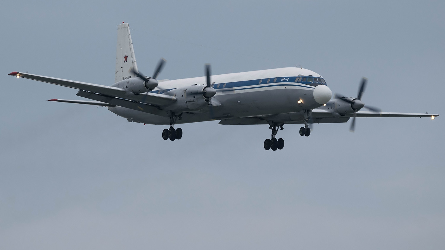 苏联伊尔18涡桨式运输机,它就是在叙利亚坠毁的伊尔20的原型机啊