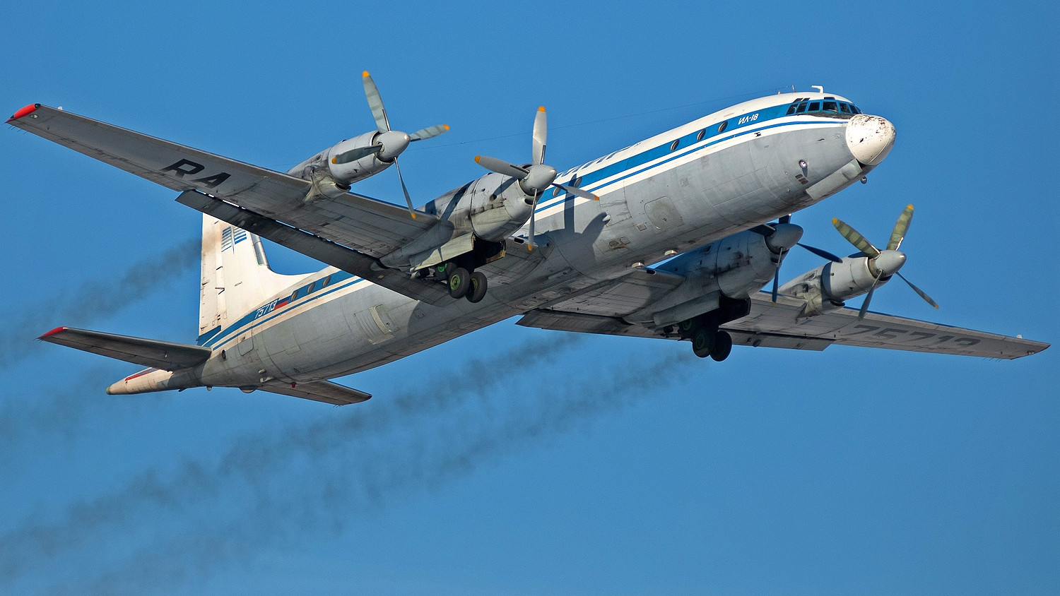苏联伊尔18涡桨式运输机,它就是在叙利亚坠毁的伊尔20的原型机啊