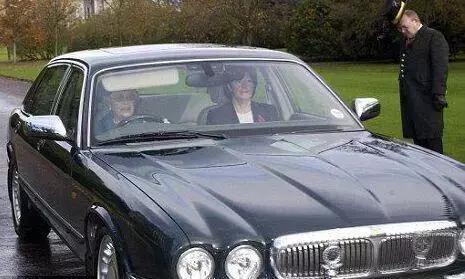 当各国元首座驾比拼奢华时,这个总统依然在使用1987款甲壳虫