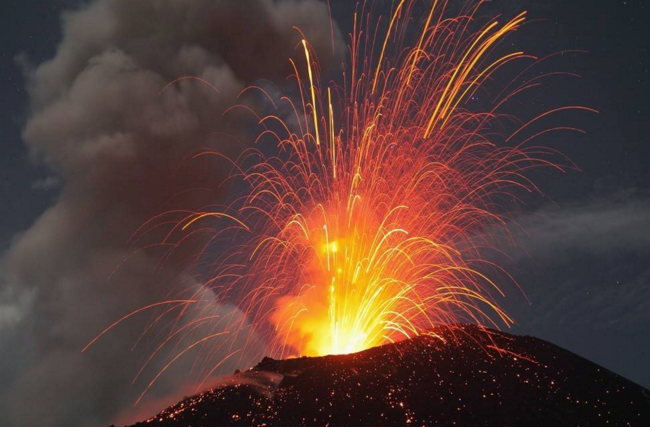 日本火山"井喷"式爆发,如此发展下去,究竟还能撑多久?