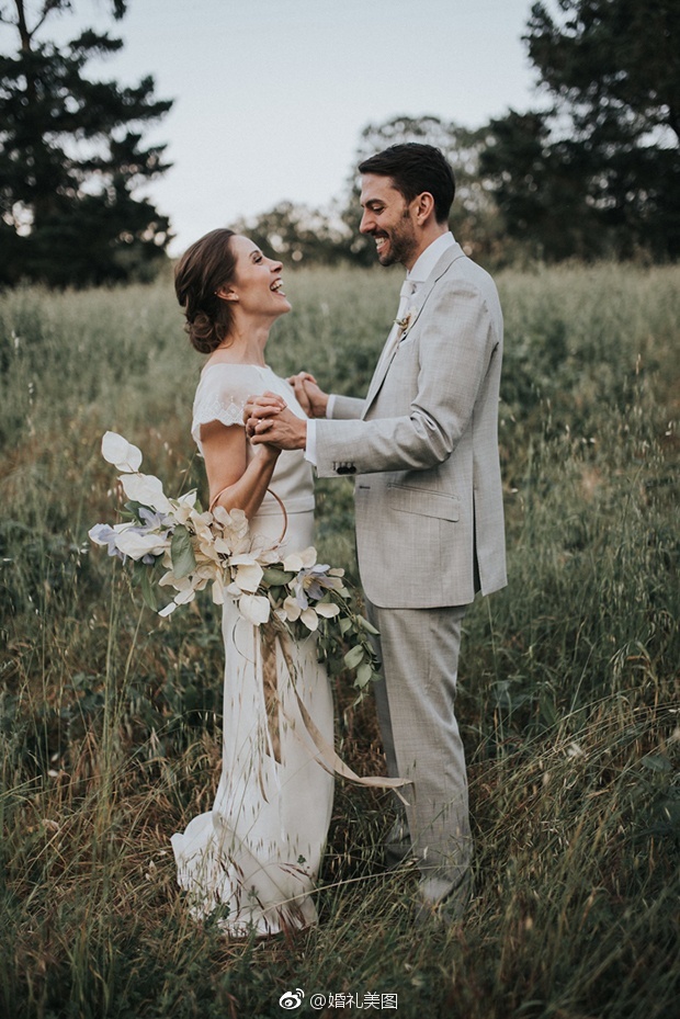 可提挂配戴的手环捧花在欧美婚礼界得到高人气瞩目