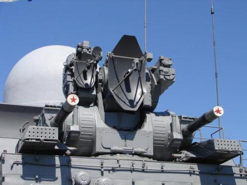 结合方式的近防系统一共拥有12管30毫米速射炮和32枚sa-n-11近程导弹