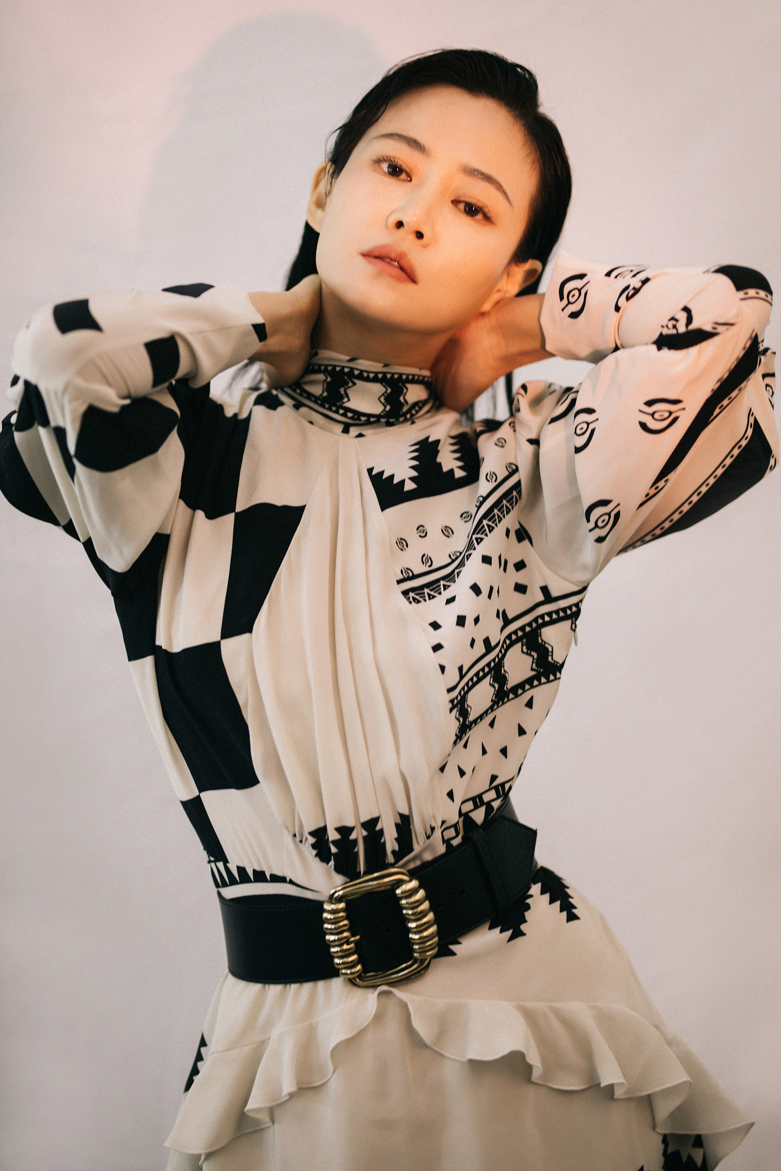 谭卓出席《你好,之华》发布会 搭档胡歌默契十足