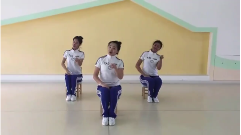 很火的一个手指游戏,推荐幼儿园老师观看,简单