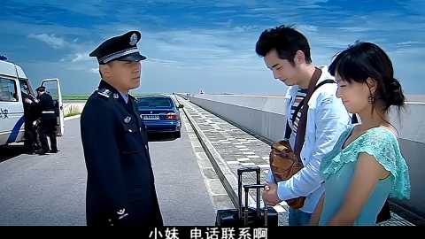 爱情公寓:展播婉瑜在高速路上坐"卡丁车",警察叔叔将其送回家