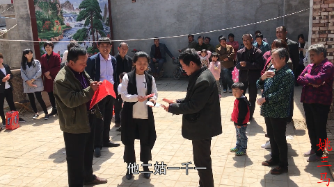 农村孩子办满月,这种习俗你们见过吗?姚三马带你看看啥不一样