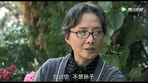 何晨光爷爷被奶奶凶的脸通红,真逗