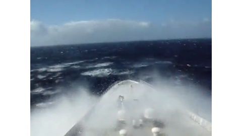 强台风袭日本 中国游客滞留大阪关西机场 9月