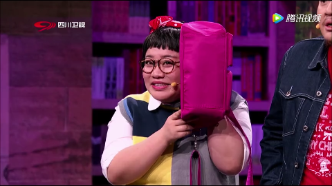 蒋诗萌用书包挡脸玩捉迷藏,大壮愣是看不见旁观者何欢已气疯