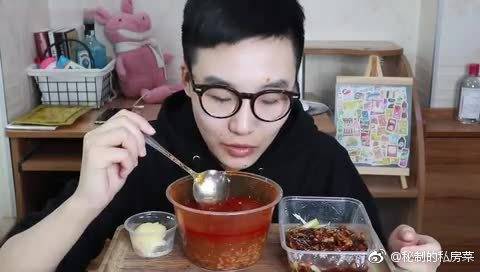 大胃王光小强吃播:番茄炒蛋扣肉盖饭,椒麻鸡米粉!