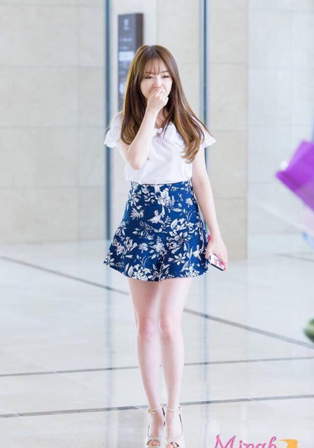 方敏雅个子不高,但是比例也很好,腿又长又细,腿型也很好看,girls day