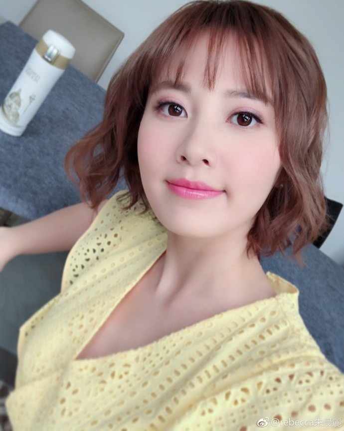 长得漂亮,24岁出道,被tvb力捧没爆红,31岁气质越来越美