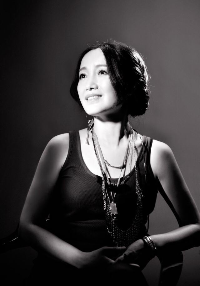 娱乐圈不缺才女,斯琴格日乐被唱歌耽误的诗人,句句精彩值得收藏