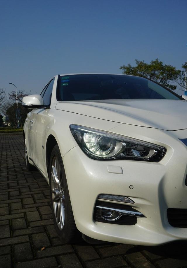 送给老婆的生日礼物,英菲迪尼萤贝白q50l提车记