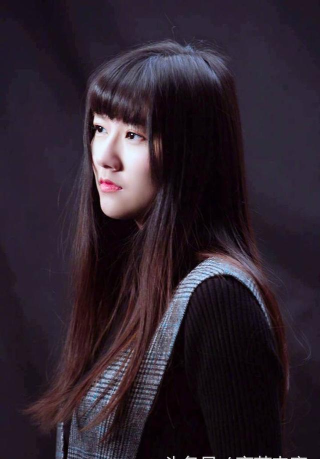 电竞女神小苍晒照片,网友"宛如智障少女"