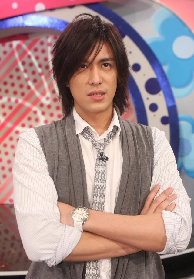 曾被称为黑道太子爷,因其"声名在外"的父亲—台湾黑道教父陈启礼.