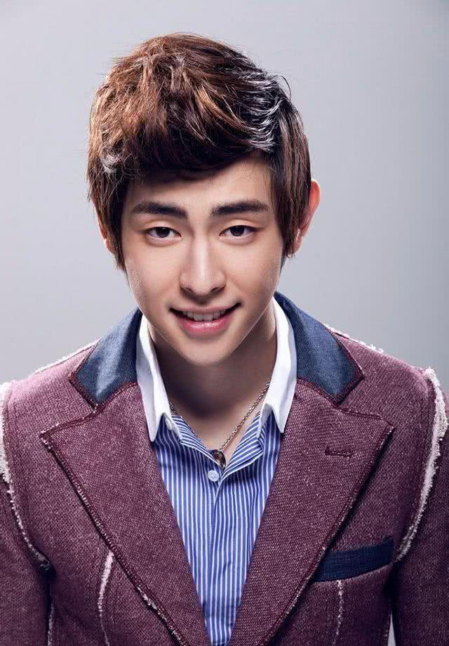 邓伦换发型堪比整了个容,网友:这颜值已达巅峰