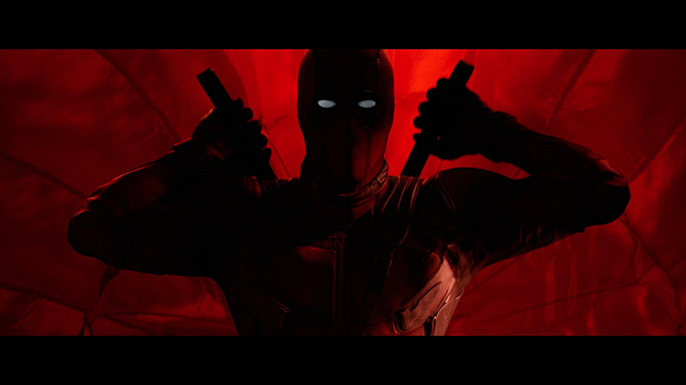 哈哈!对电索竖中指都是带爱心的 67《死侍2》新剧照!