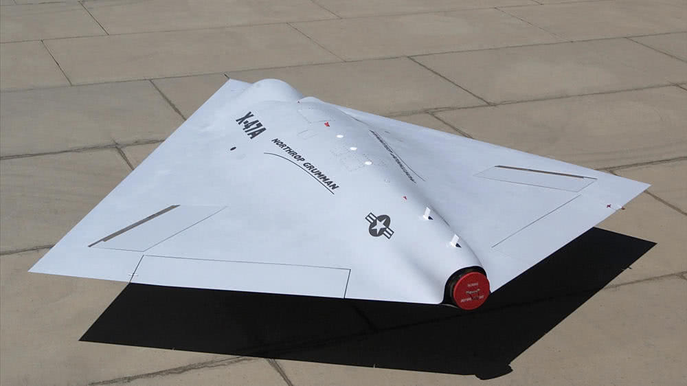 神秘三角形飞机与歼20同框 美国军迷曾意外拍到类似型号