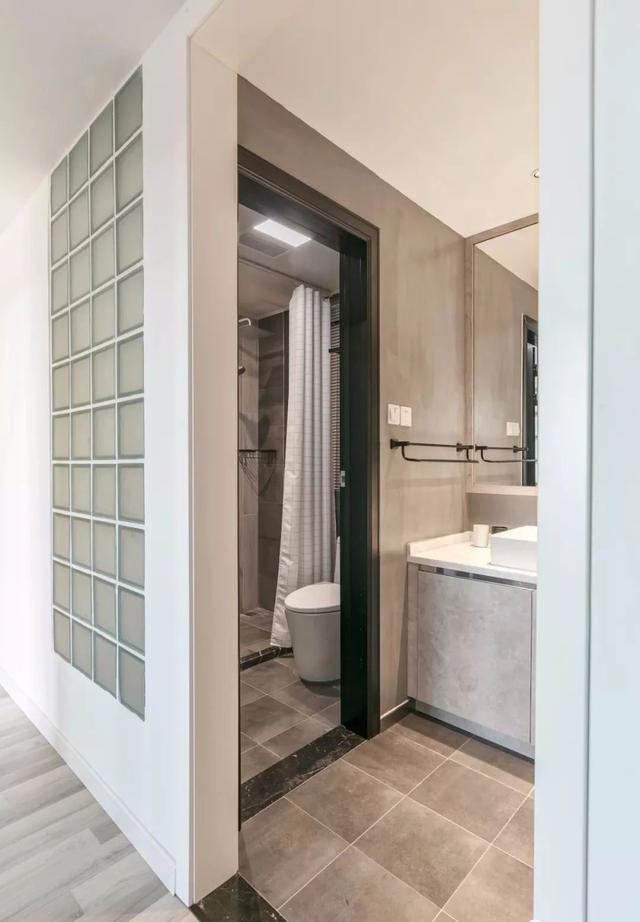 杭州一个丁克家庭的98平新房,昂贵的25万,但玻璃隔断让家变大了